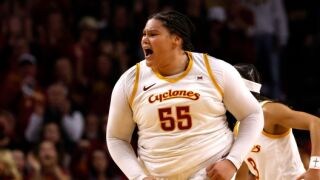 Критикуваха тялото ѝ – тя отвърна с 41 точки и унизи всички