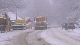 Снимка: Усложнена пътна обстановка след коледните снеговалежи, „Петрохан“ осъмна в мъгла