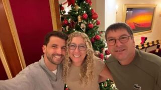 Григор с мама и тате на Коледа, но къде е Ейса? (СНИМКИ)