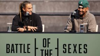 Кириос анализира Сабаленка, тя пече коледни бисквити (ВИДЕО)