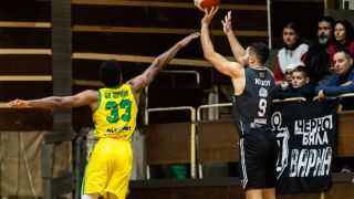 Мач, въпреки скандални условия (ВИДЕО)