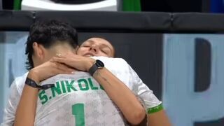 Това не го показват по телевизията: волейболът в двора на Николови (ВИДЕО)