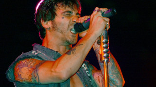 И Godsmack идват