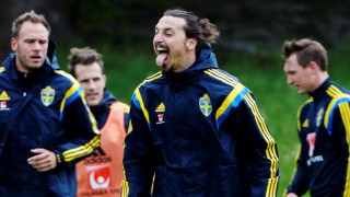 Ибрахимович с гол шедьовър на тренировка на Швеция (ВИДЕО)