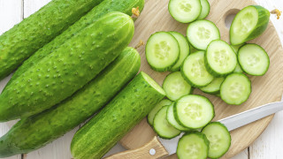 Не изхвърляйте горчивите краставици! Този трик ще оправи вкуса им