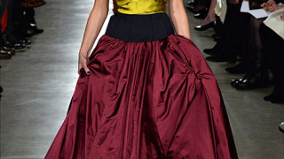 Историята продължава с Oscar de la Renta