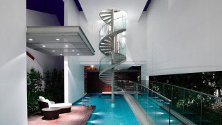 Дом на мечтите: Bridge Over Water Residence