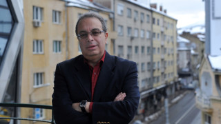 Кой смени Батков на 