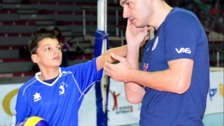 Фенове взривиха бомбичка до сина на Владо Николов