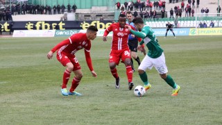 ЦСКА диша във врата на 