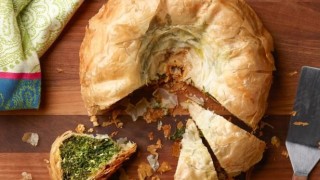 Обръщан пай с магданоз, моркови и сирене (ВИДЕО)