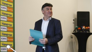 Борислав Михайлов остава начело на Футболния съюз