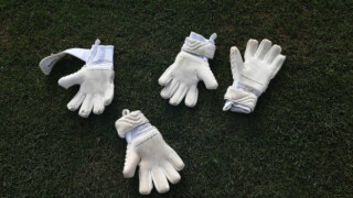 Испански страж застава на вратата за 