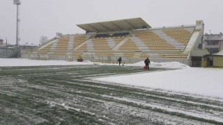 Официално: Снегът отложи 