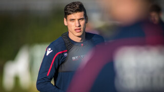 Отлагат дебюта на Десподов