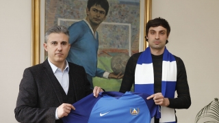 Мартин Райнов подписа с 