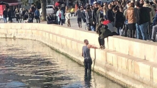 Хърватски ултраси нападнаха трима сръбски ватерполисти. Единият се спаси в морето 