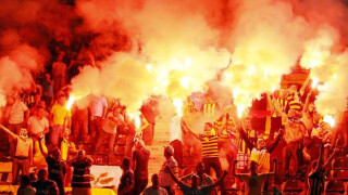 Нападнали с ножове руски фенове в Истанбул