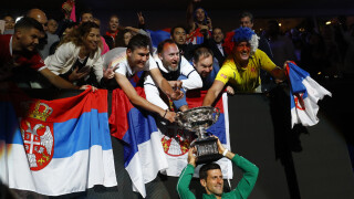 Джокович на по ракия с патриарха, а след това пее за Косово в Будва (ВИДЕО)