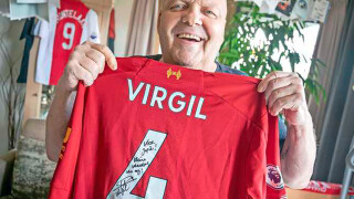 Ван Дайк изпълни желание на умиращ фен на 