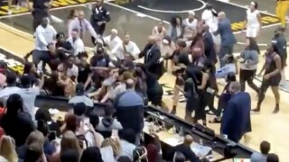 Масов бой на женски баскетболен мач в САЩ (ВИДЕО)