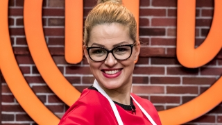 Eнергичната Теодора от MasterChef се вихри с баница и гризини с коприва в новата си пекарна (ВИДЕО)