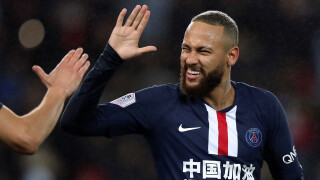 Червеният картон на Неймар мирише на... карнавал