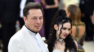 Илън Мъск и Граймс станаха родители! Бебето е момче и се казва X Æ A-12 Musk 