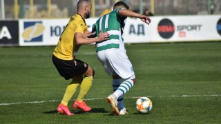 След 4 греди и куп пропуски: Без победител на 