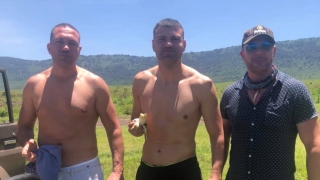 Братя Пулеви в опасна близост до африканските лъвове (ВИДЕО)