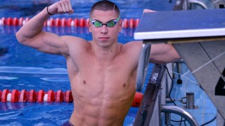 Пробвали да запушат устите на тримата заловени с допинг плувци (ВИДЕО)