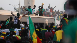 Вижте как Сенегал приветства футболните крале на Африка (ВИДЕО)