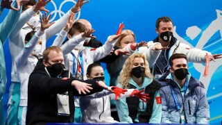 Руските фигуристи все още чакат медалите си: Допинг скандал или правен въпрос?