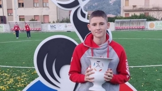 Футболът се обединява, за да спаси Стиви (ВИДЕО)