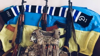 Врагове на трибуните, обединени срещу войната 