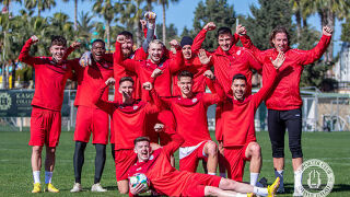 Румънци избягаха от футболен мач с руснаци