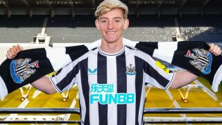 Нюкасъл го купи за 45 млн. евро, а сега е заплашен от затвор