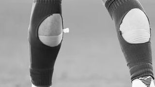 Нова мода със скъсани чорапи втрещи Специалния