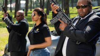 Тя е толкова желана, че я пазят с автомати (СНИМКИ и ВИДЕО)