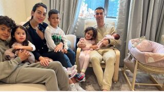 На кого прилича? Джорджина показа малката Бела Есмералда