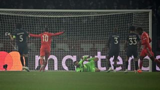 Байерн изкова успеха в Париж, тънка засада спря Мбапе (ВИДЕО)