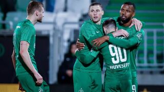 Лудогорец пречупи Славия в края, отново е на точка от върха