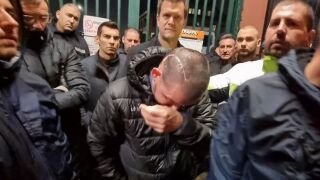 Неделев се разплака пред бесни фенове на Ботев (ВИДЕО)