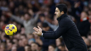 Този ​​клоун си мисли, че ще спечели Висшата лига