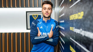 Илия Груев пак блести, Лийдс громи