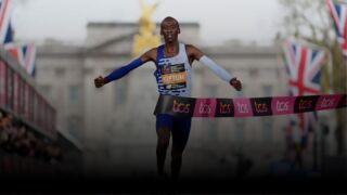 Световен рекордьор загина в катастрофа