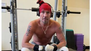 Предимно фитнес и плуване: Костомаров не може без спорт