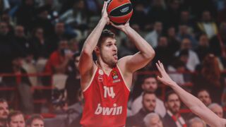 Везенков и Олимпиакос продължават по график в Гърция