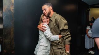 Мама си е мама, дори след 56 точки (ВИДЕО)