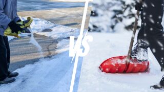 Първо със сол или с лопата? Ето как правилно да почистите снега пред дома